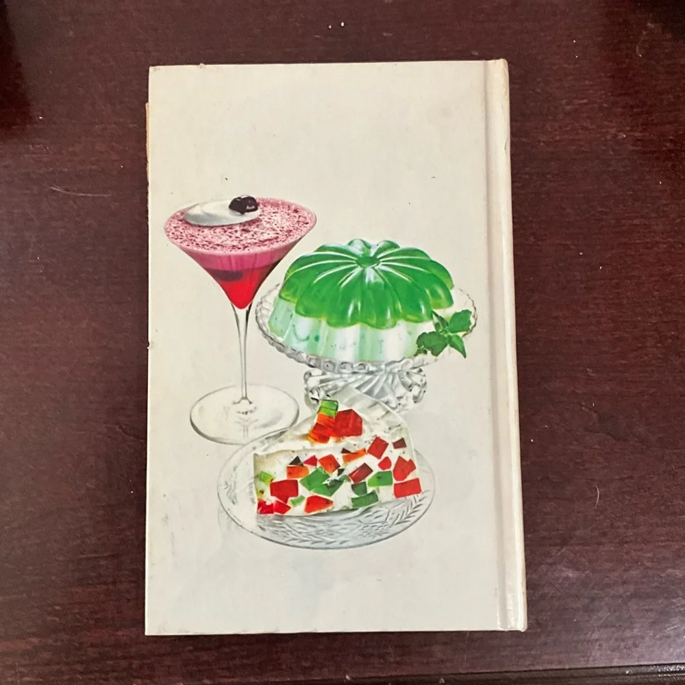Vintage 1974 The New Joys of Jell-o Recipe Book